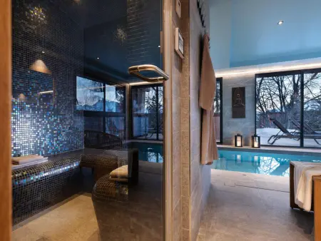 Grand chalet avec piscine intérieure, spa et salle de jeux - Photo 5