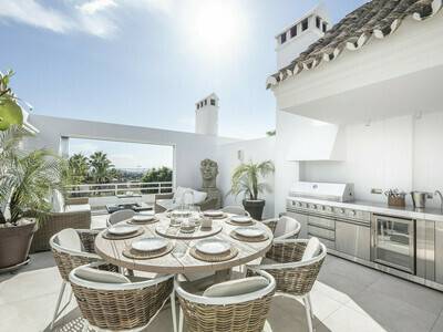 Location Appartement à Marbella,Penthouse de Luxe avec Vue Golf, Jacuzzi et Piscines, Proche Marbella ES-290-18 N°952335
