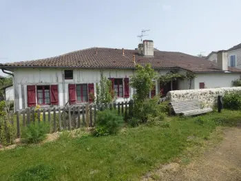 Gite à Luxey,Gîte de charme au cœur de Luxey : maison XVIIIe siècle, jardin, terrasse, 3 chambres, animaux acceptés FR-1-360-19 N°952369