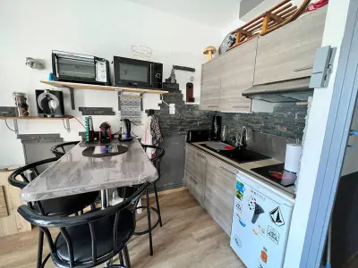 Appartement à Les Angles, Studio Cabine au Centre des Angles avec Balcon, Casier à Skis, et Kitchenette Équipée - L952609