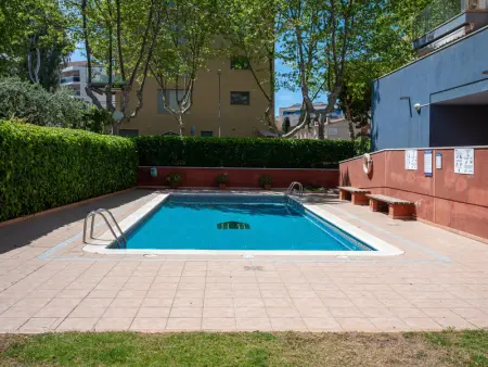 Appartement à Torredembarra, Duplex avec piscine, parking, BBQ & A/C à 95m de la plage - L952845