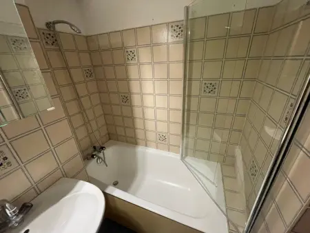 Charmant 2 Pièces en Rez-de-Jardin, Central à Le Monêtier-les-Bains, Proche des Pistes et Thermes - Photo 2