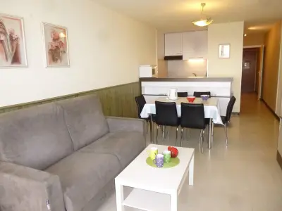 Appartement à Saint Jean de Monts, Studio cabine 4 pers avec balcon, parking et animaux admis à 50m de la plage - L953076