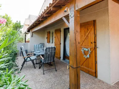 Villa à Gruissan, Pavillon T2 Mezzanine climatisé, piscine, Wifi, proche lagune et plage, parking, non-fumeur - N°953093