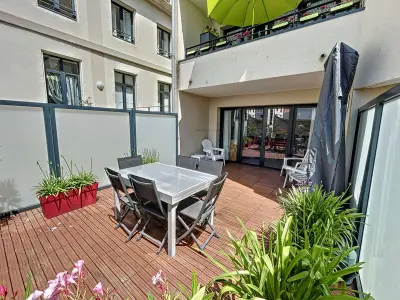 Appartement à Granville, Appartement PMR avec Terrasse au Cœur de Granville, Proche Plage et Port - L954349