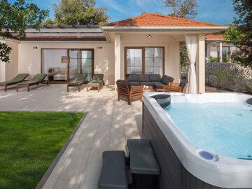 Luxury Bay Villa with private hot tub, Maison 5 personnes à Rovinj Bale HR2560.313.2