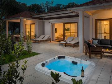 Luxury Bay Villa with private hot tub, Maison 5 personnes à Rovinj Bale HR2560.313.4