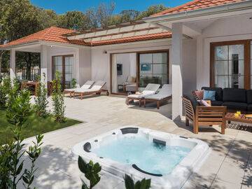 Luxury Bay Villa with private hot tub, Maison 5 personnes à Rovinj Bale HR2560.313.5