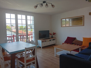 Location Appartement à Hendaye,Spacieux T4 rénové à Hendaye, lumineux et calme, proche plage avec parking et WiFi. FR-1-239-985 N°955071
