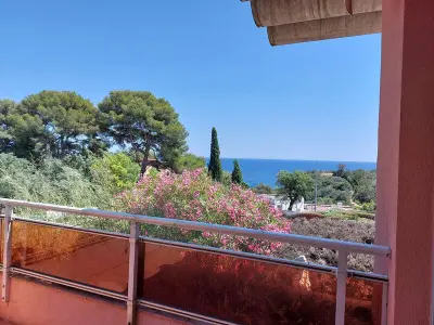 Appartement à Cavalaire sur Mer, Studio cabine 4 pers avec terrasse, parking et accès plage - L955253