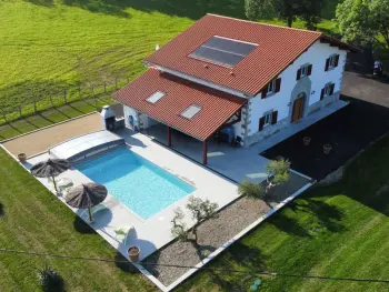 Gite à Juxue,Maison Navarrais rénovée avec piscine chauffée, jardin clos, proche St Palais et St Jean-Pied-de-Port FR-1-384-778 N°955262