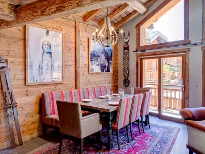 Chalet à Courchevel, Chalet rénové au cœur du Praz, Courchevel, à 150m des pistes, 4 chambres, 9 personnes - L955528