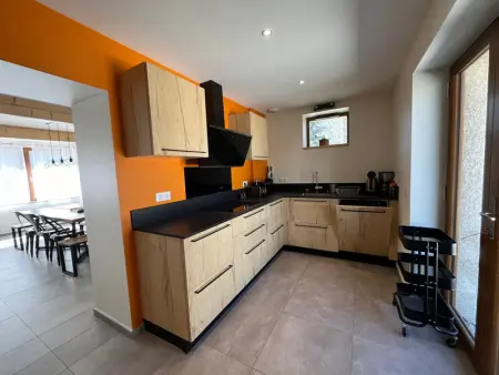 Charmante Maison de Village Rénovée, 4 Chambres, Proche Commerces et Pistes, Autrans-Méaudre en Vercors - Photo 4