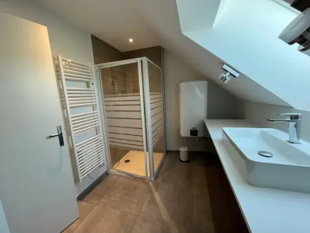 Charmante Maison de Village Rénovée, 4 Chambres, Proche Commerces et Pistes, Autrans-Méaudre en Vercors - Photo 9