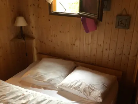 Chalet cosy avec terrasse exposée sud - 2km du centre, 2 chambres, 4 pers, parking privé. - Photo 5
