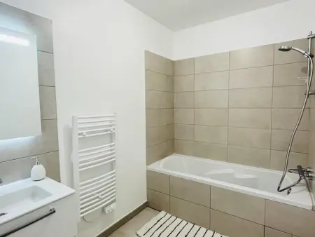 Appartement Moderne à Calvi, 2 Chambres, Parking Privé, Proche Plage et Commerces - Photo 26