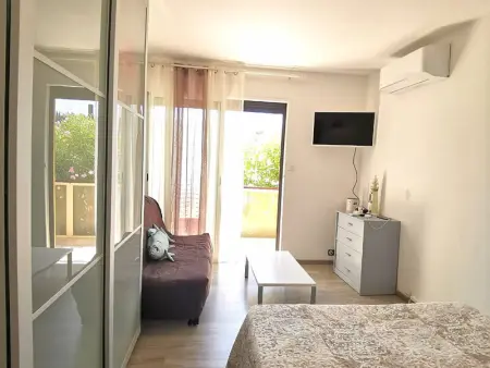 Studio Rénové avec Grande Terrasse et Wifi à Balaruc-les-Bains - Photo 1