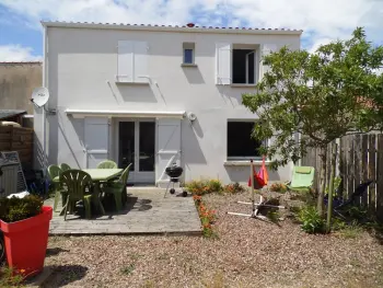 Maison à L'Aiguillon sur Mer,Charmante maison 2 chambres à l'Aiguillon sur Mer avec terrasse, près de la plage et du centre-ville FR-1-194-262 N°958935