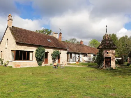 Gite à Sainte Montaine, Maison de Charme en Sologne avec Étang Privé, Grand Parc et Cheminée - L958958