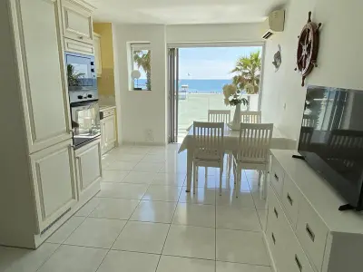 Appartement à Canet Plage, Appartement 2 pièces rénové avec vue mer, climatisation et balcon, proche commerces - L958999