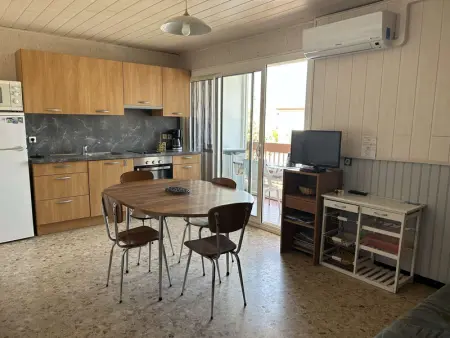 Appartement à Le Grau du Roi, Appartement 2 pièces cabine climatisé avec terrasse et parking privé - 6 couchages - Le Grau-du-Roi - L960158