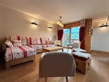 Appartement à Samoëns, Duplex spacieux avec piscine couverte, balcon et parking, à 300m du centre et proche des pistes - L960781