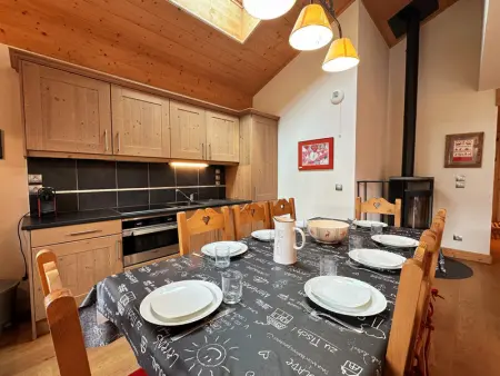 Duplex spacieux avec piscine couverte, balcon et parking, à 300m du centre et proche des pistes - Photo 1