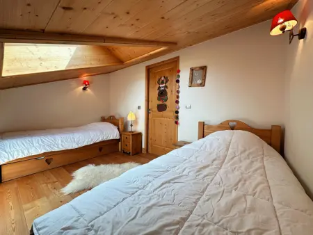 Duplex spacieux avec piscine couverte, balcon et parking, à 300m du centre et proche des pistes - Photo 8