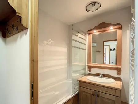 Appartement cosy avec balcon, parking et piscine, à 500m des pistes - Photo 8