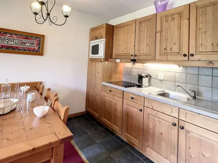 Appartement cosy avec balcon, parking, piscine et navette à 150m du centre et 500m des pistes - Photo 2