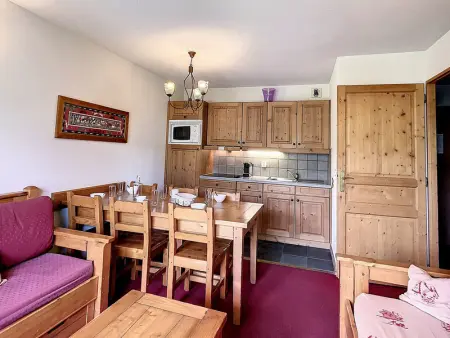 Appartement cosy avec balcon, parking, piscine et navette à 150m du centre et 500m des pistes - Photo 4