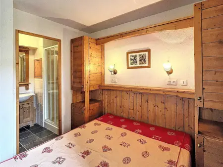 Appartement cosy avec balcon, parking, piscine et navette à 150m du centre et 500m des pistes - Photo 6