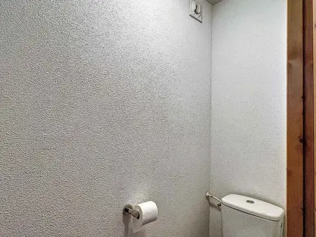 Appartement cosy avec balcon, parking, piscine et navette à 150m du centre et 500m des pistes - Photo 10