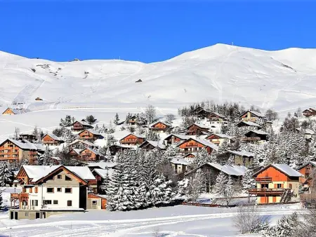 Appartement cosy avec balcon, parking, piscine et navette à 150m du centre et 500m des pistes - Photo 11