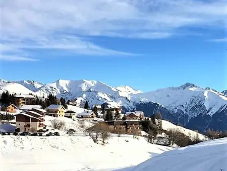Appartement cosy avec balcon, parking, piscine et navette à 150m du centre et 500m des pistes - Photo 12