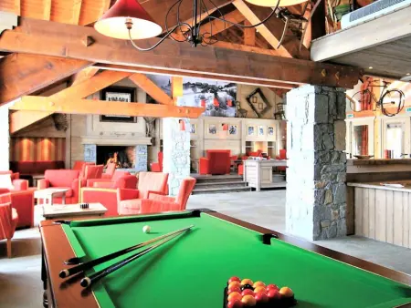 Appartement cosy avec balcon, parking, piscine et navette à 150m du centre et 500m des pistes - Photo 17