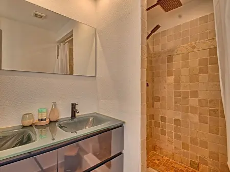 Appartement 2 chambres face plage avec piscine, wifi et parking - Baie Orientale - Photo 11