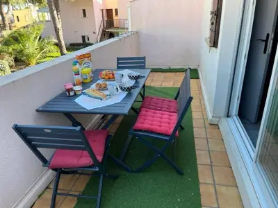 Appartement à Cap d'Agde, Superbe T2 avec piscine, parking privé et terrasse, proche du village naturiste et du port - L960970