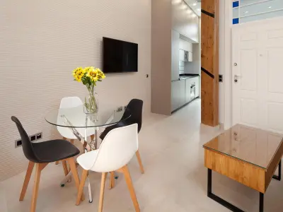 Appartement à Málaga, Appartement 1 Chambre Rénové avec Balcons, Centre Historique de Malaga, près des Musées et Plage - L961177