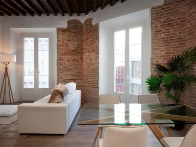 Appartement à Málaga, Luxueux apt rénové 85m², 2 ch, 5 balcons, centre historique Málaga, proche plage et musées - L961179