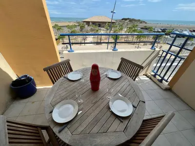 Appartement à Fleury Saint Pierre la Mer, Studio climatisé près plage et commerces avec parking - L961437