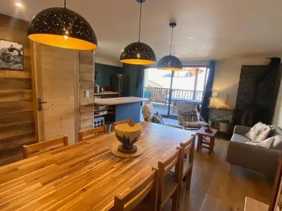 Appartement à Montgenèvre, Chalet luxe refait à neuf, 50m des pistes, garage, terrasse, 125m², 8 pers, animaux acceptés - L961574