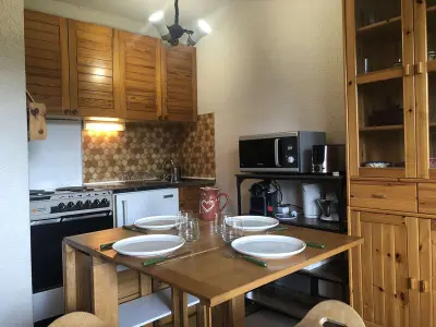 Appartement à Crest Voland, Studio cabine à Crest-Voland, proche pistes - 4 personnes, parking, balcon, accès facile - L962431