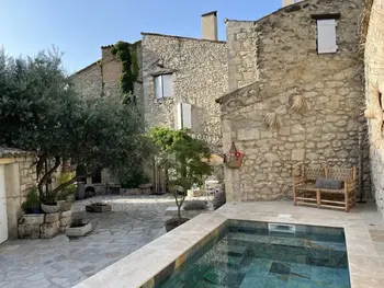 Maison à Mallemort,Maison en pierre avec piscine, 6 couchages, située au cœur de Mallemort, Provence. FR-1-658-25 N°962760