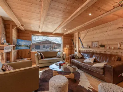 Chalet à Morzine, Chalet rénové de 170m² au centre de Morzine, 11 pers., proche télécabine, parking, terrasse, cheminée - L963662