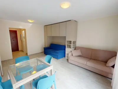 Appartement à Menton, Studio climatisé rénové, proche mer et commerces, avec ascenseur et bus à proximité - L964787