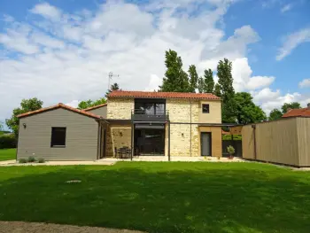 Gite à Bourneau,Gîte rénové avec jardin et terrasse près de Thiré, festival de musique baroque, idéal pour familles FR-1-426-538 N°964893