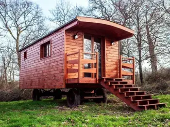 Casa rural en Ardentes,Évasion romantique en roulotte autonome avec confort moderne en pleine nature FR-1-591-552 N°965020