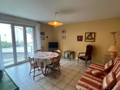 Appartement à Aix les Bains,Charmant T2 au Centre d'Aix-les-Bains, Calme, Sud, Parking Privé, Proche Thermes et Commerces FR-1-555-94 N°965185