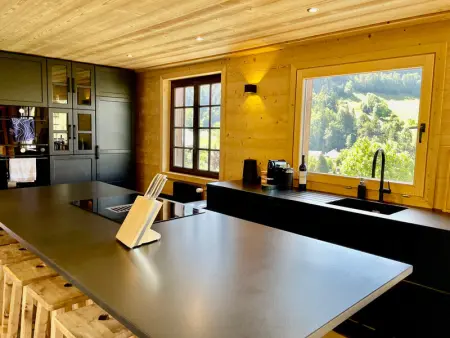 Chalet cosy rénové, 4 chambres, terrasse, wifi, parking, près village et ski-bus - Photo 1